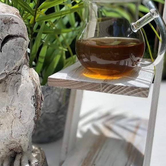 GRADE: Sencha – Made to Japanese Specifications  CAFFEINE/ANTIOXIDANT LEVEL: Removed Naturally/Medium  CUP CHARACTER: Superb mildly pungent mint character come immediately to the forefront with a smooth and sweet finish.  LUXURY INGREDIENTS: Decaf Green Tea, Peppermint Leaves, Chamomile Petals