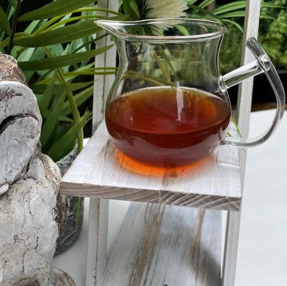 GRADE: Orange Pekoe CAFFEINE/ANTIOXIDANT: Medium/High  CUP CHARACTER: One-of-a-kind notes of sweetly astringent pomegranate are mellowed with sweet Madagascar vanilla. Incredible!  LUXURY INGREDIENTS: Black Tea, Lime and Lemon Pieces, Safflower, Calendula and Sunflower Petals, Natural Flavors